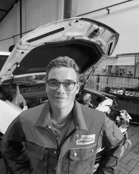 Lukas Schwab, KFZ-Techniker